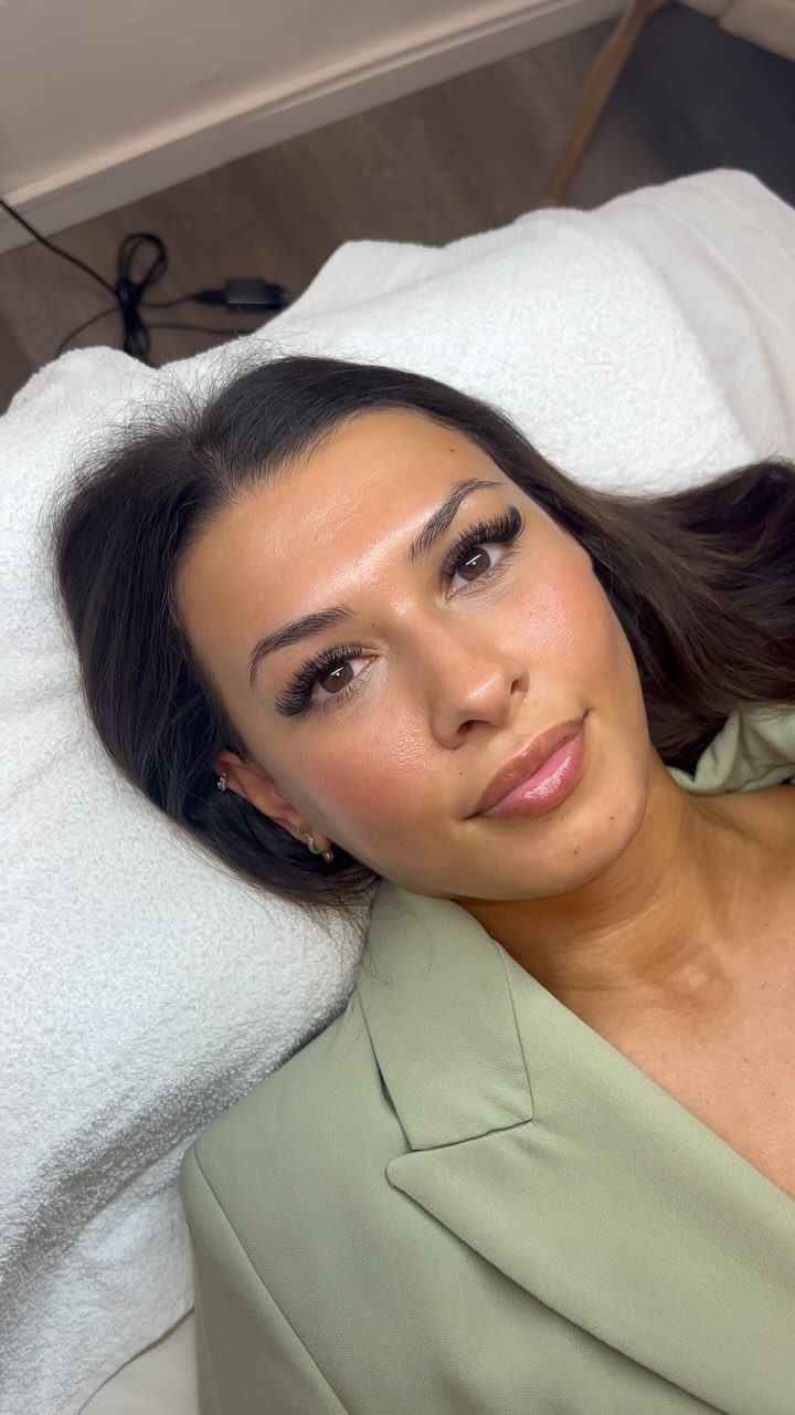 Instagram post from la_beautique_os. This post is in position 17.