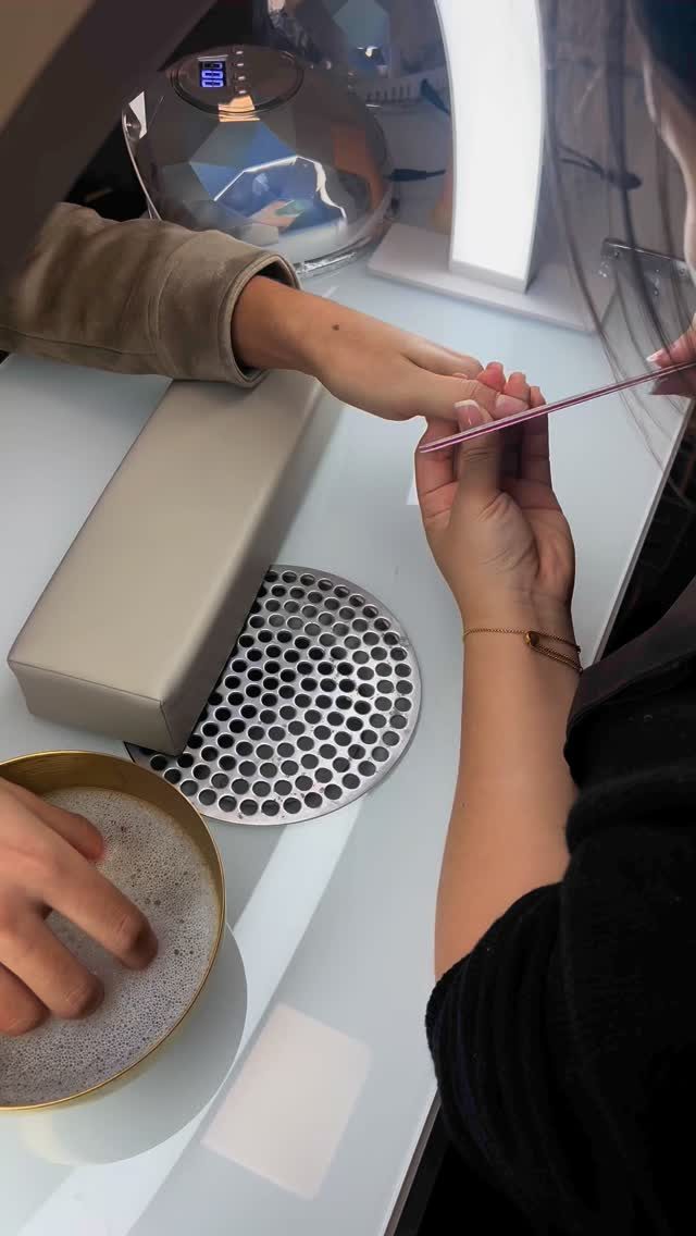 Instagram post from la_beautique_os. This post is in position 11.