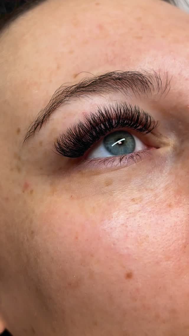 Instagram post from la_beautique_os. This post is in position 13.