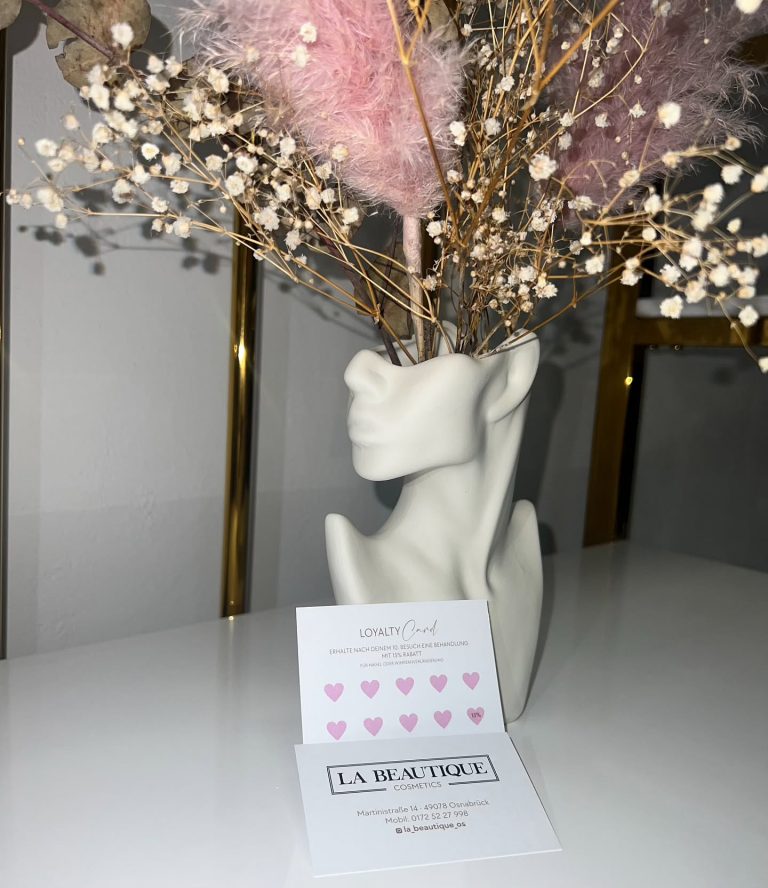 Instagram post from la_beautique_os. This post is in position 1.