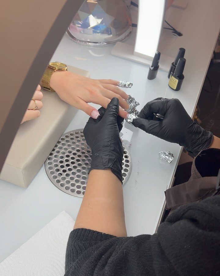 Instagram post from la_beautique_os. This post is in position 1.